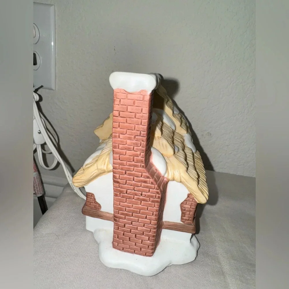 Seymour Mann Christmas Carol Collectibles Lighted Cratchits House